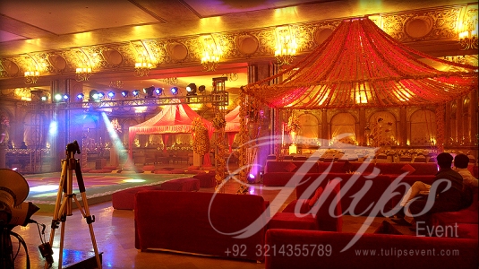 best-pakistani-wedding-mehendi-stage-setup-08