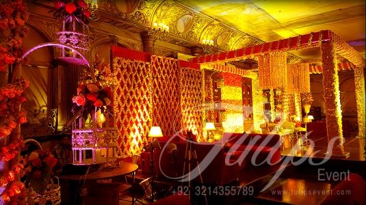 best-pakistani-wedding-mehendi-stage-setup-24