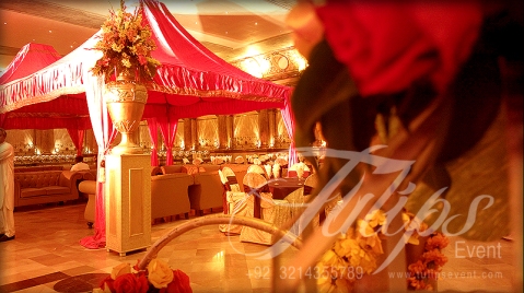 best-pakistani-wedding-mehendi-stage-setup-26